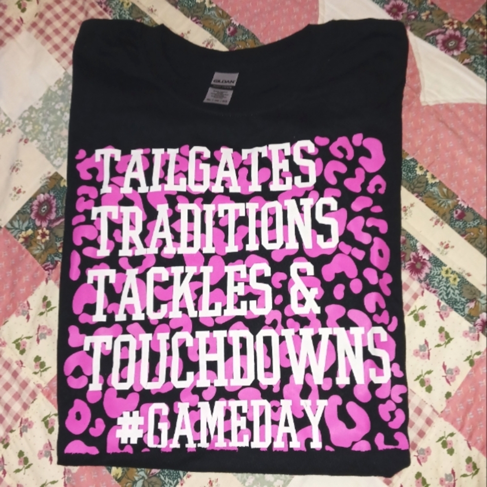 Gildan Black Tailgate, Gameday Football Tee Size XL NWOT